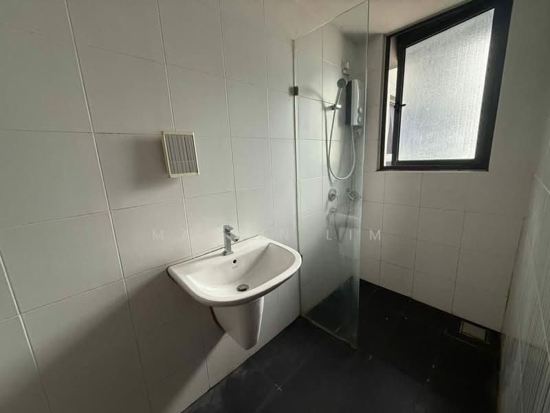 Service Residence for Sale at V@SUMMERPLACE - Marvin Lim - Bathroom - PropertyGuru.com.my