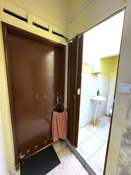 Rumah Teres 2-Tingkat untuk Dijual di Taman Sentosa (Johor Bahru) - Karl Lim - Bathroom - PropertyGuru.com.my