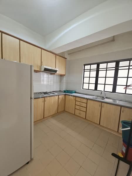 Pangsapuri untuk Disewa di Mawar Apartment - Kelvin Ho - Kitchen - PropertyGuru.com.my
