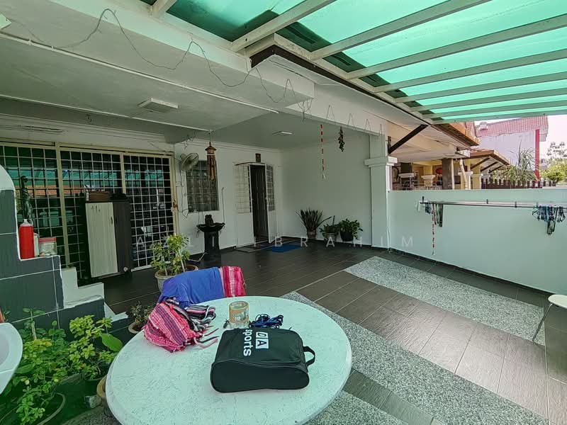 Rumah Teres 2-Tingkat untuk Dijual di Bandar Nusaputra (Puchong) - Azli Ibrahim - Exterior - PropertyGuru.com.my