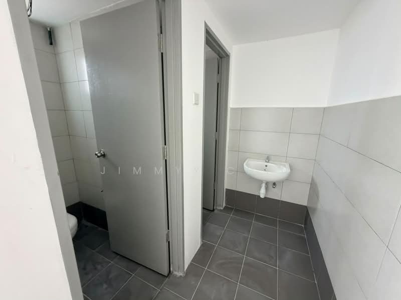 Shop for Rent in Kuching (Sarawak) - Jimmyy Chin - Bathroom - PropertyGuru.com.my