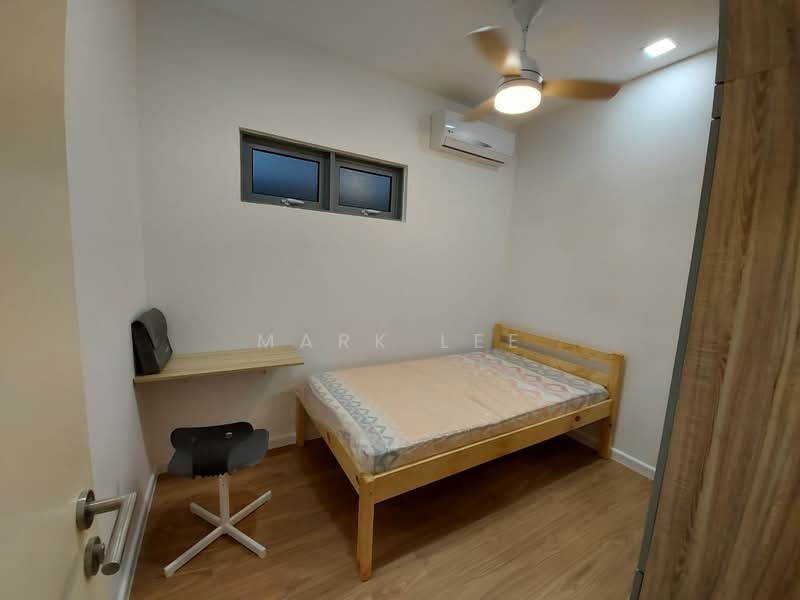 Kondominium untuk Dijual di Lakefront Residence - Mark Lee - Bedroom - PropertyGuru.com.my