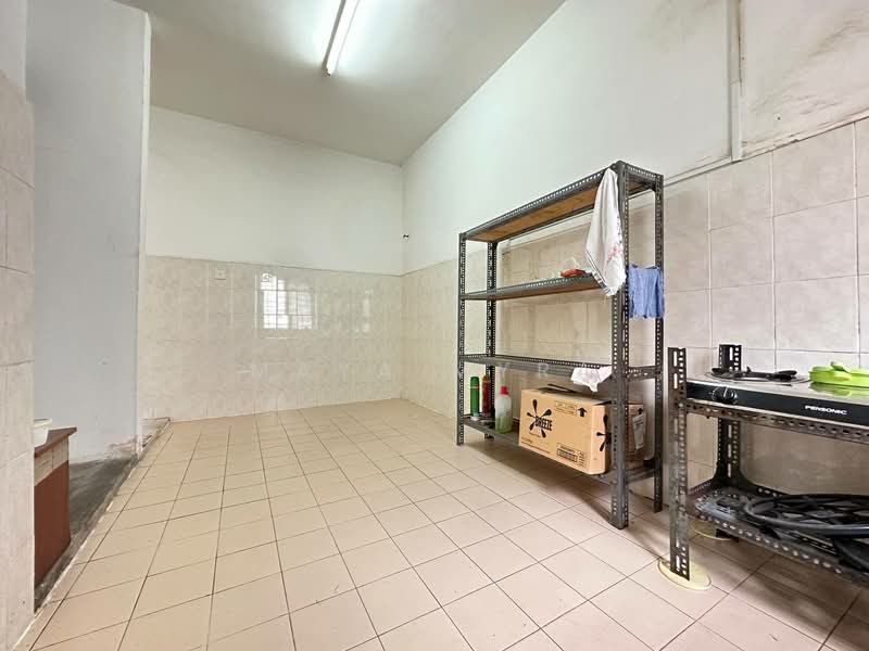 2-storey Terraced House for Sale in Bandar Puncak Alam (Puncak Alam) - Maya Myra - Kitchen - PropertyGuru.com.my