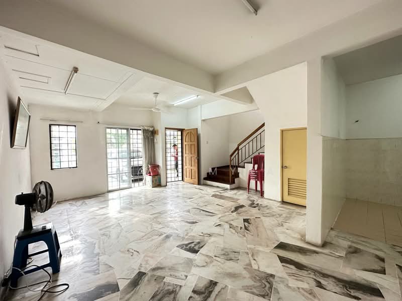 2-storey Terraced House for Sale in Bandar Puncak Alam (Puncak Alam) - Maya Myra - Living Room - PropertyGuru.com.my