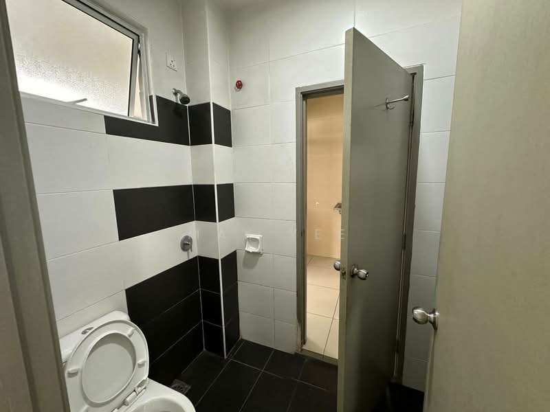 Rumah Teres 2-Tingkat untuk Dijual di Bandar Putra (Kulai) - Max Yee - Bathroom - PropertyGuru.com.my