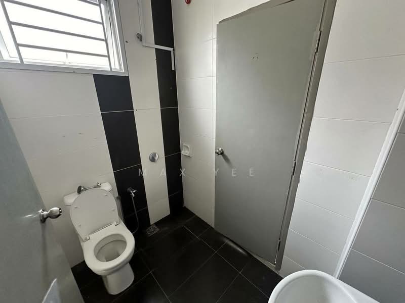 Rumah Teres 2-Tingkat untuk Dijual di Bandar Putra (Kulai) - Max Yee - Bathroom - PropertyGuru.com.my