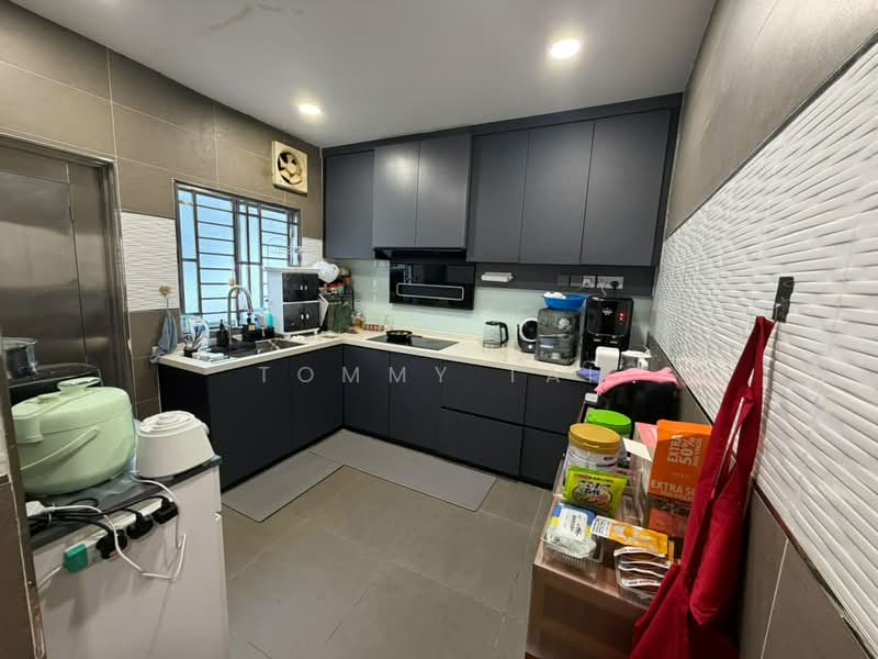 Rumah Teres 1-Tingkat untuk Dijual di Taman Mount Austin (Tebrau) - Tommy Tai - Kitchen - PropertyGuru.com.my