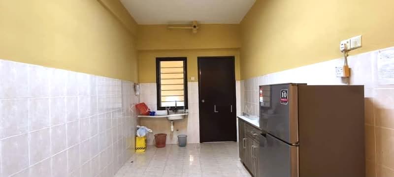 Apartment for Sale at Bayu Puteri 3 - Karl Lim - Kitchen - PropertyGuru.com.my