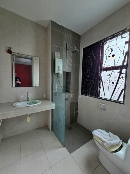 3-storey Terraced House for Sale in Alam Damai (Cheras) - Azli Ibrahim - Bathroom - PropertyGuru.com.my