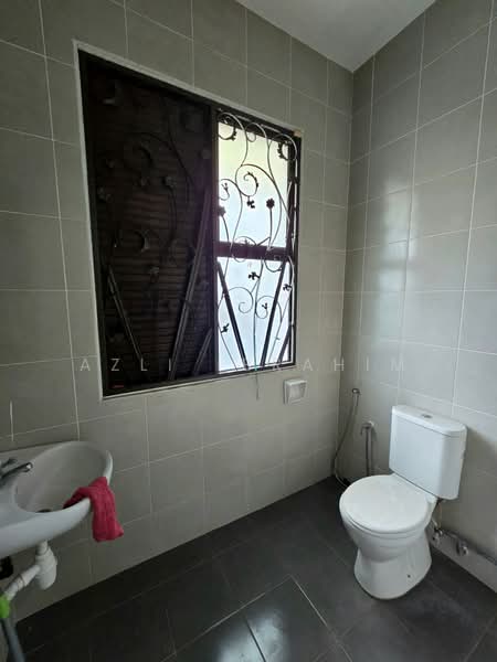 3-storey Terraced House for Sale in Alam Damai (Cheras) - Azli Ibrahim - Bathroom - PropertyGuru.com.my