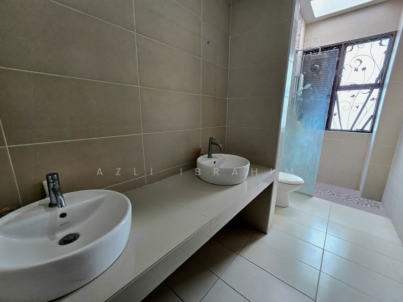 3-storey Terraced House for Sale in Alam Damai (Cheras) - Azli Ibrahim - Bathroom - PropertyGuru.com.my