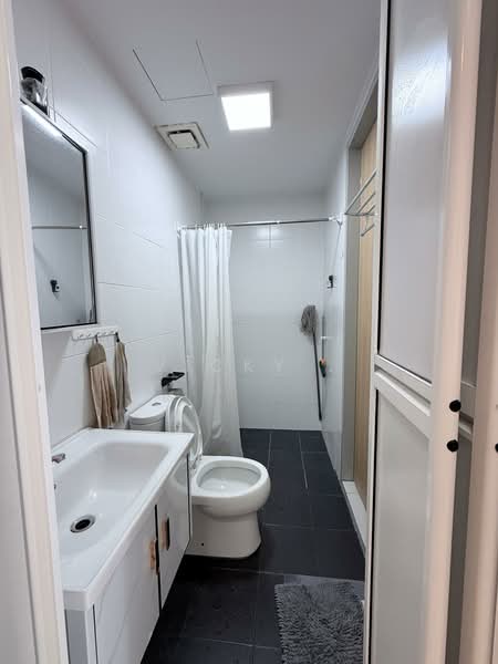 Kediaman Servis untuk Disewa di M Suite @ Desa Park North - Vicky . - Bathroom - PropertyGuru.com.my