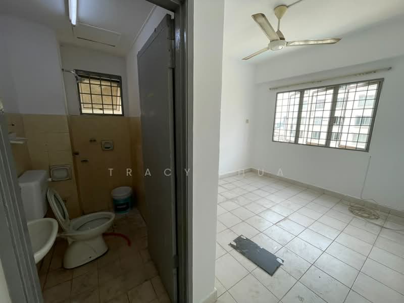 Apartment for Rent at Palm Garden Apartment - Tracy Chua - Bathroom - PropertyGuru.com.my