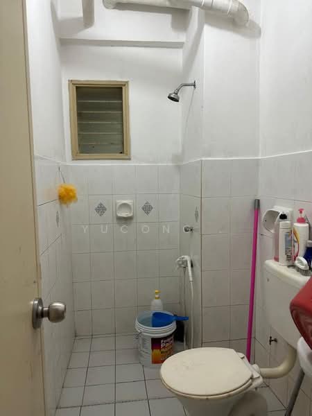 Pangsapuri untuk Dijual di Vista Seri Alam - Yucong . - Bathroom - PropertyGuru.com.my
