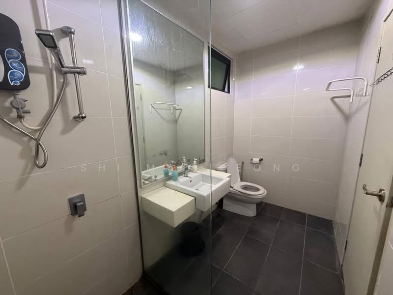 Service Residence for Sale at Southkey Mosaic - Shi May Yeong - Bathroom - PropertyGuru.com.my