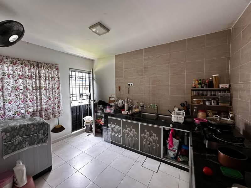 Rumah Teres 2-Tingkat untuk Dijual di Saleng (Senai) - Max Yee - Kitchen - PropertyGuru.com.my