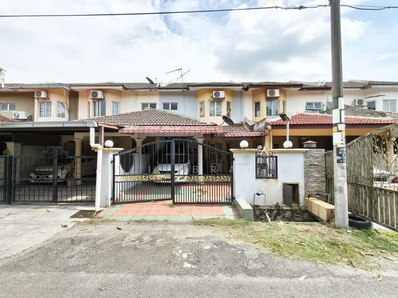 2-storey Terraced House for Sale in Seksyen 5 (Bangi) - Azli Ibrahim - Exterior - PropertyGuru.com.my