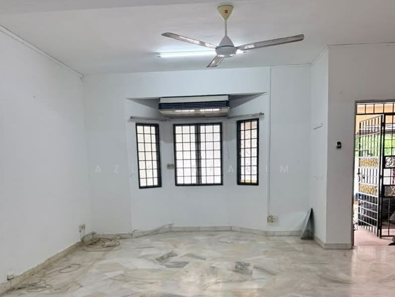 2-storey Terraced House for Sale in Seksyen 5 (Bangi) - Azli Ibrahim - Living Room - PropertyGuru.com.my