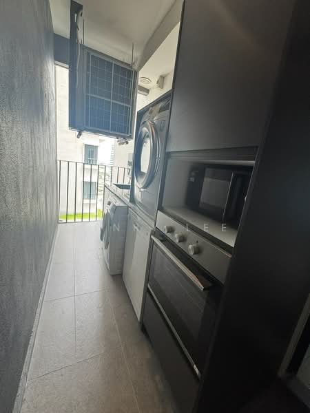 Kediaman Servis untuk Dijual di Atwater : Service Residences - Henry Lee - Balcony - PropertyGuru.com.my