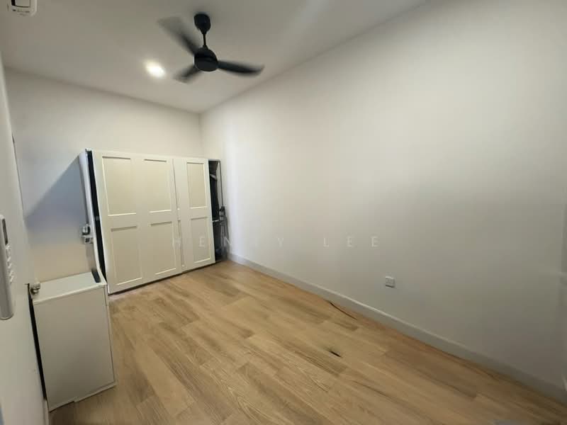 Kediaman Servis untuk Dijual di Atwater : Service Residences - Henry Lee - Bedroom - PropertyGuru.com.my