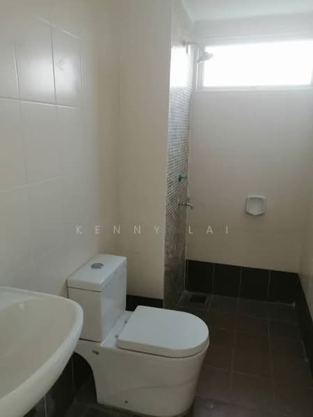 Kondominium untuk Disewa di Suasana Lumayan - Kenny Lai - Bathroom - PropertyGuru.com.my
