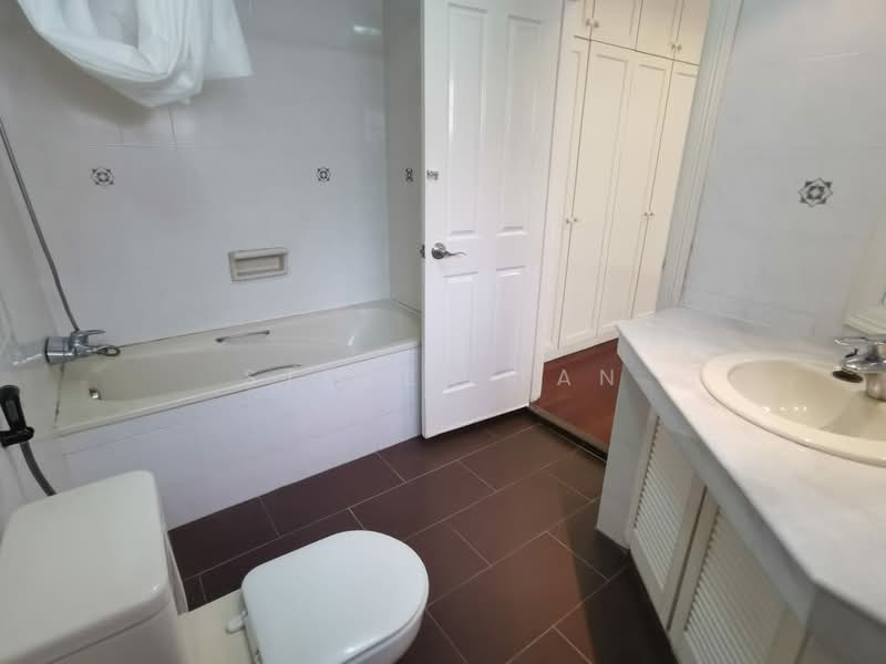 Kondominium untuk Disewa di Regal Villa - Steven Tan - Bathroom - PropertyGuru.com.my