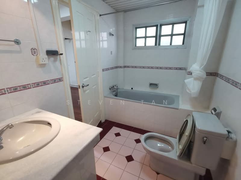 Kondominium untuk Disewa di Regal Villa - Steven Tan - Bathroom - PropertyGuru.com.my