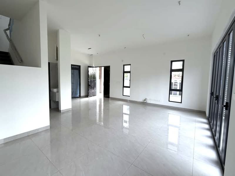 Rumah Berkembar untuk Dijual di Bandar Uda Utama (Johor Bahru) - Karl Lim - Living Room - PropertyGuru.com.my