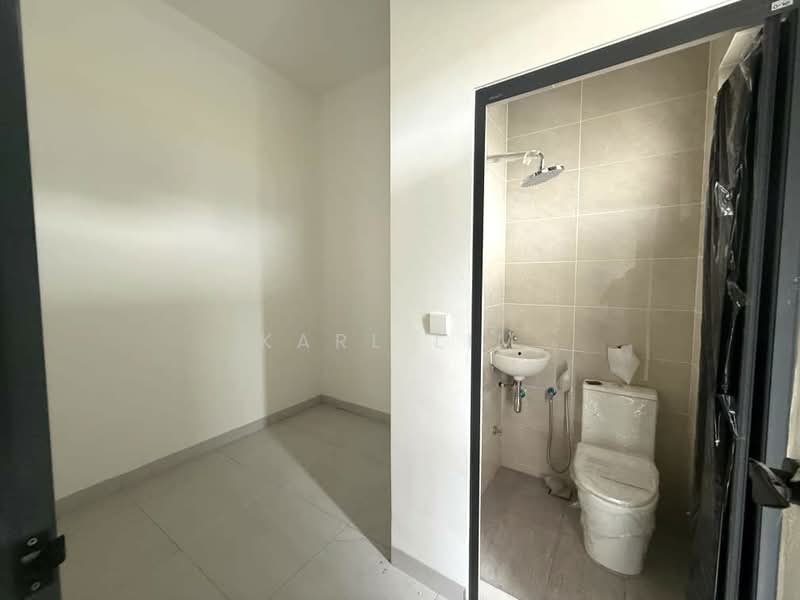 Rumah Berkembar untuk Dijual di Bandar Uda Utama (Johor Bahru) - Karl Lim - Bathroom - PropertyGuru.com.my