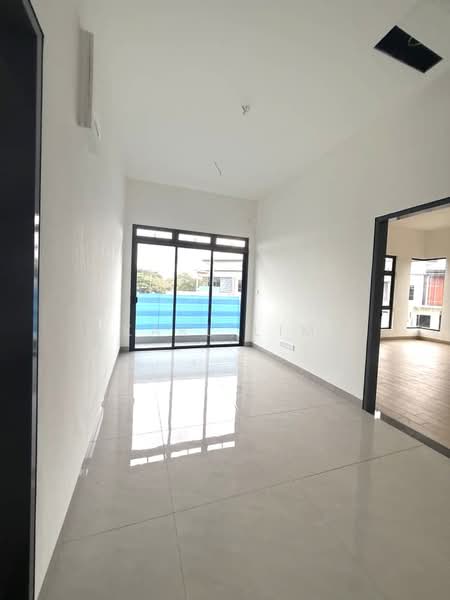 Rumah Berkembar untuk Dijual di Bandar Uda Utama (Johor Bahru) - Karl Lim - Living Room - PropertyGuru.com.my