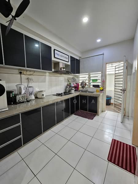 Rumah Teres 2-Tingkat untuk Dijual di Sungai Dua (Penang) - Azura Ghani - Kitchen - PropertyGuru.com.my