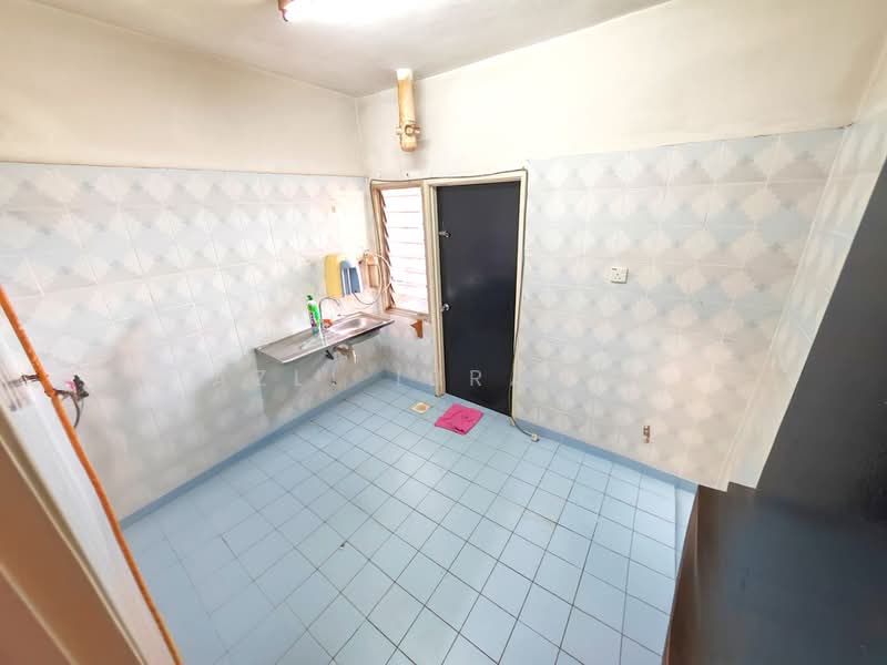 Pangsapuri untuk Dijual di Pangsapuri Mawar Sari - Azli Ibrahim - Kitchen - PropertyGuru.com.my