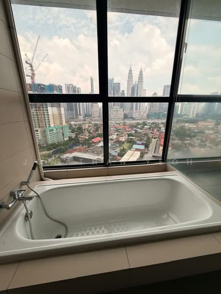 Servis Apartment untuk Dijual di Setia SKY Residences - Jonathan Yeoh - Bathroom - PropertyGuru.com.my