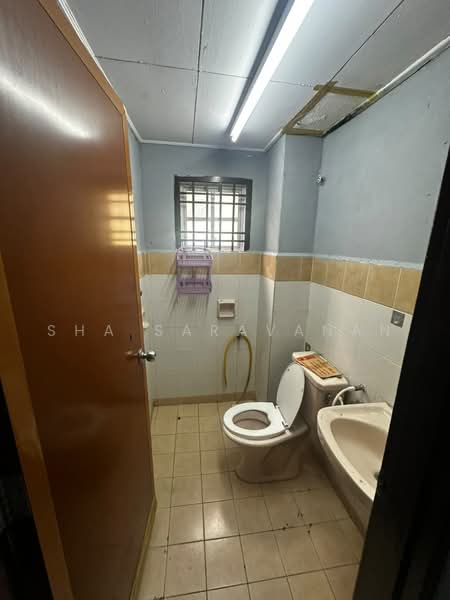 Rumah Teres untuk Disewa di Kulai (Johor) - Sha Saravanan - Bathroom - PropertyGuru.com.my