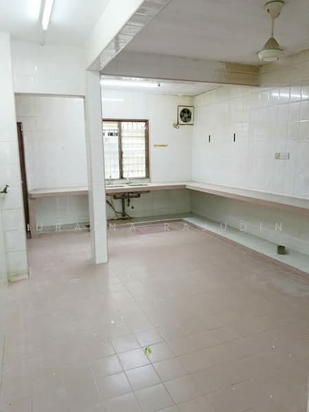 Rumah Teres 2-Tingkat untuk Disewa di Taman Sri Muda (Shah Alam) - Zuraina Rajudin - Kitchen - PropertyGuru.com.my