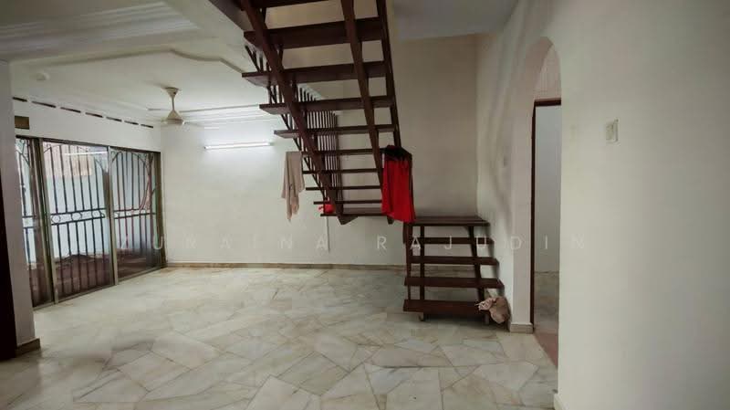 2-storey Terraced House for Rent in Taman Sri Muda (Shah Alam) - Zuraina Rajudin - Living Room - PropertyGuru.com.my