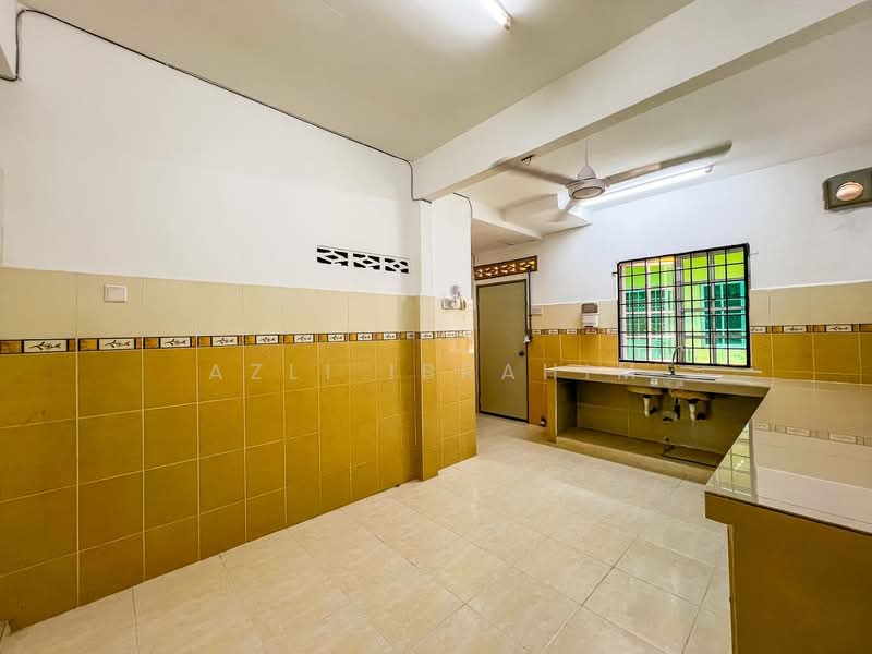 2-storey Terraced House for Sale in Taman Bukit Permai (Ampang) - Azli Ibrahim - Kitchen - PropertyGuru.com.my