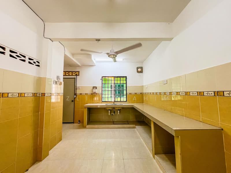 2-storey Terraced House for Sale in Taman Bukit Permai (Ampang) - Azli Ibrahim - Kitchen - PropertyGuru.com.my