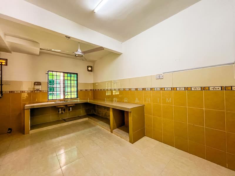 2-storey Terraced House for Sale in Taman Bukit Permai (Ampang) - Azli Ibrahim - Kitchen - PropertyGuru.com.my