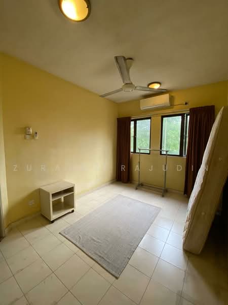 Pangsapuri untuk Disewa di Apartment Komuter Raya - Zuraina Rajudin - Bedroom - PropertyGuru.com.my