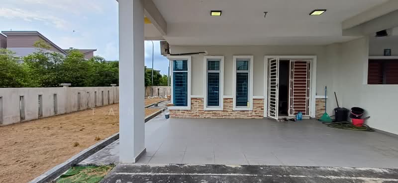 Rumah Teres 2-Tingkat untuk Dijual di Bandar Springhill (Jimah) - Tan Bee Choo - Exterior - PropertyGuru.com.my