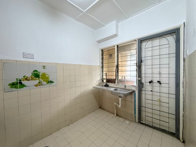 Pangsapuri untuk Dijual di Subang Ville Ehsan - Tom Yip - Kitchen - PropertyGuru.com.my