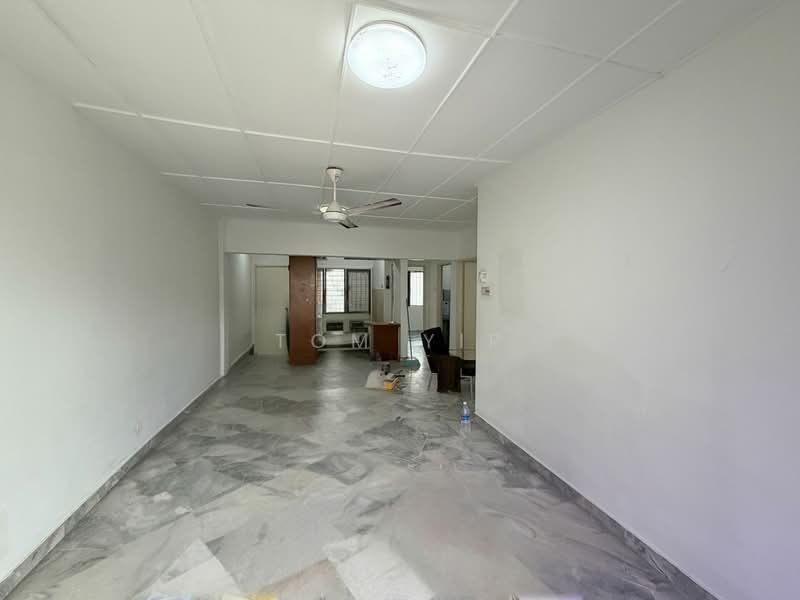 Pangsapuri untuk Dijual di Subang Ville Ehsan - Tom Yip - Living Room - PropertyGuru.com.my
