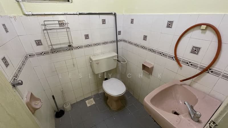 Condominium for Sale at Sri Suajaya Condominium - Lesley Chik - Bathroom - PropertyGuru.com.my