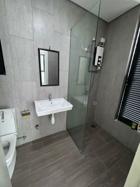 Kediaman Servis untuk Disewa di Geo Bukit Rimau - Hong Ng - Bathroom - PropertyGuru.com.my