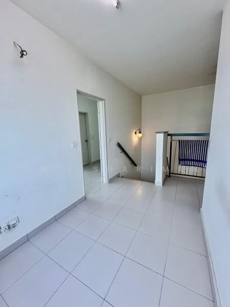 Rumah Berkembar untuk Dijual di Shah Alam (Selangor) - Awie Shariman - Corridor - PropertyGuru.com.my