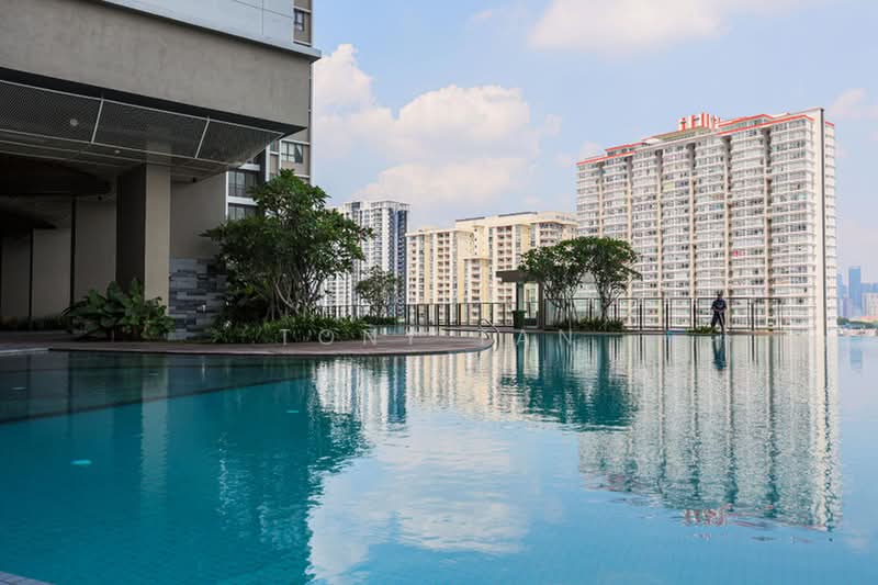 Kediaman Servis untuk Dijual di Kenwingston Platz - Tony Tan - Exterior - PropertyGuru.com.my