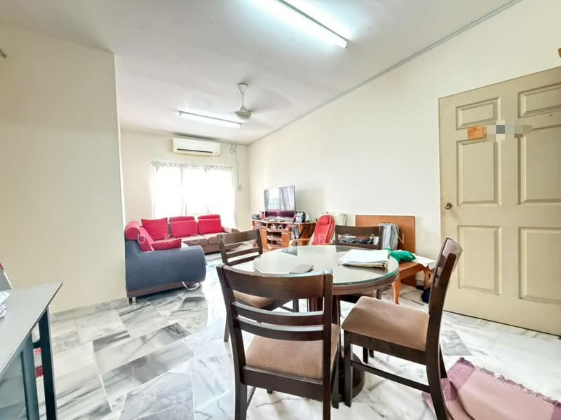 Pangsapuri untuk Dijual di Pangsapuri Cendana - Syukor Hartanah - Living Room - PropertyGuru.com.my