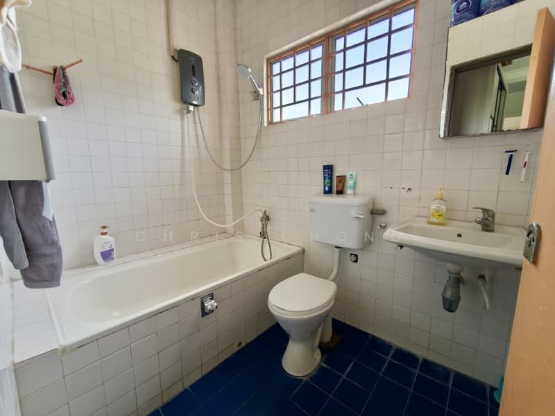 Rumah Teres 2-Tingkat untuk Dijual di Taman Cheras Awana (Cheras) - Chris Chong - Bathroom - PropertyGuru.com.my