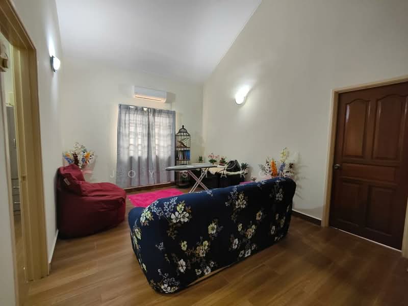 2-storey Terraced House for Sale in Bandar Utama 7 (Bandar Utama) - Joy Sharon - Living Room - PropertyGuru.com.my